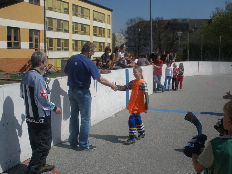 Hokejbalem proti drogám 2011